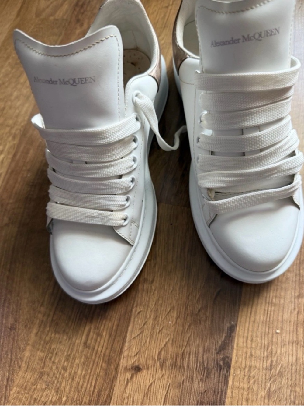 Alexander McQueen White Sneakers with Metallic Bronze Heel Tab - Picture 2 of 4